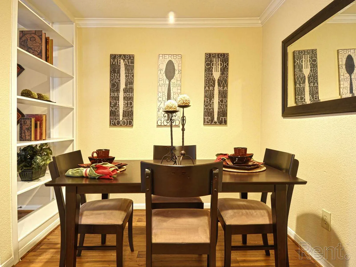 Dining space with built-in shelving and a set four-chair table